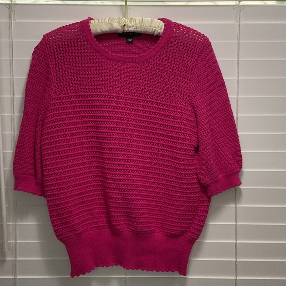 Ann Taylor Fuchsia Textured Short-Sleeve Crewneck Sweater; Sz M